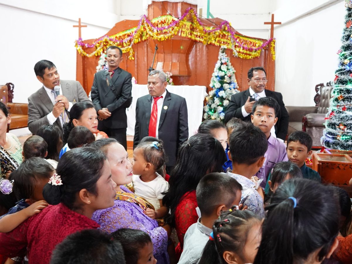 bagi bingkisan natal